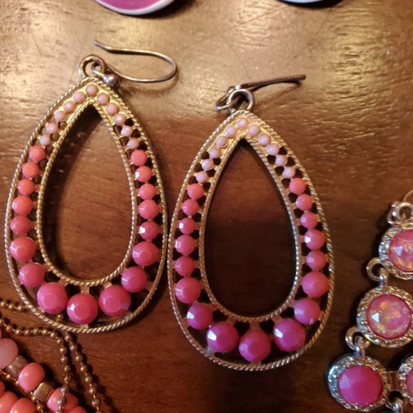 3 Pink Pairs Fashion Earrings & 1 Pink Beaded Necklace - Picture 3 of 7